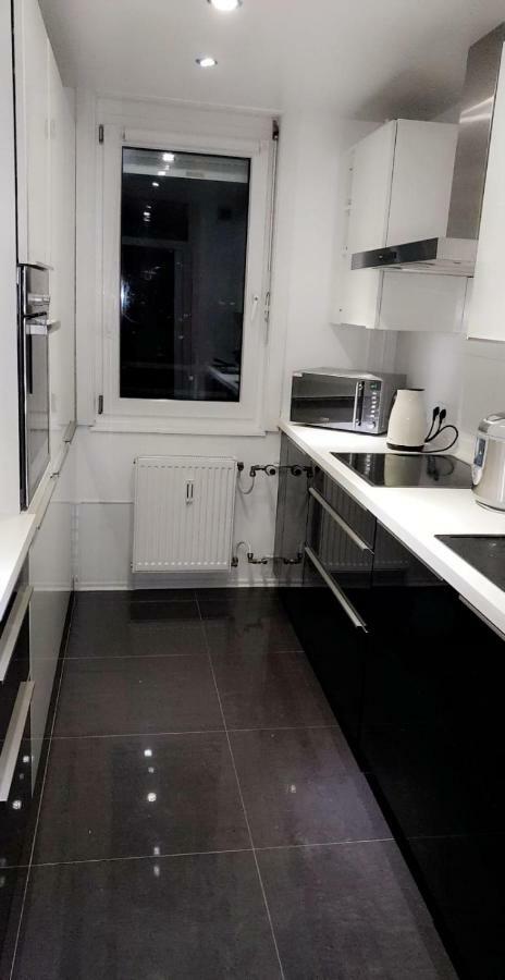 Sehr Schoene Drei Zimmer Deluex Wohnung In Зиндельфинген Экстерьер фото