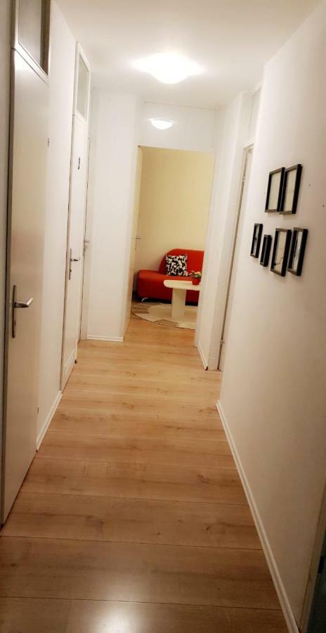 Sehr Schoene Drei Zimmer Deluex Wohnung In Зиндельфинген Экстерьер фото
