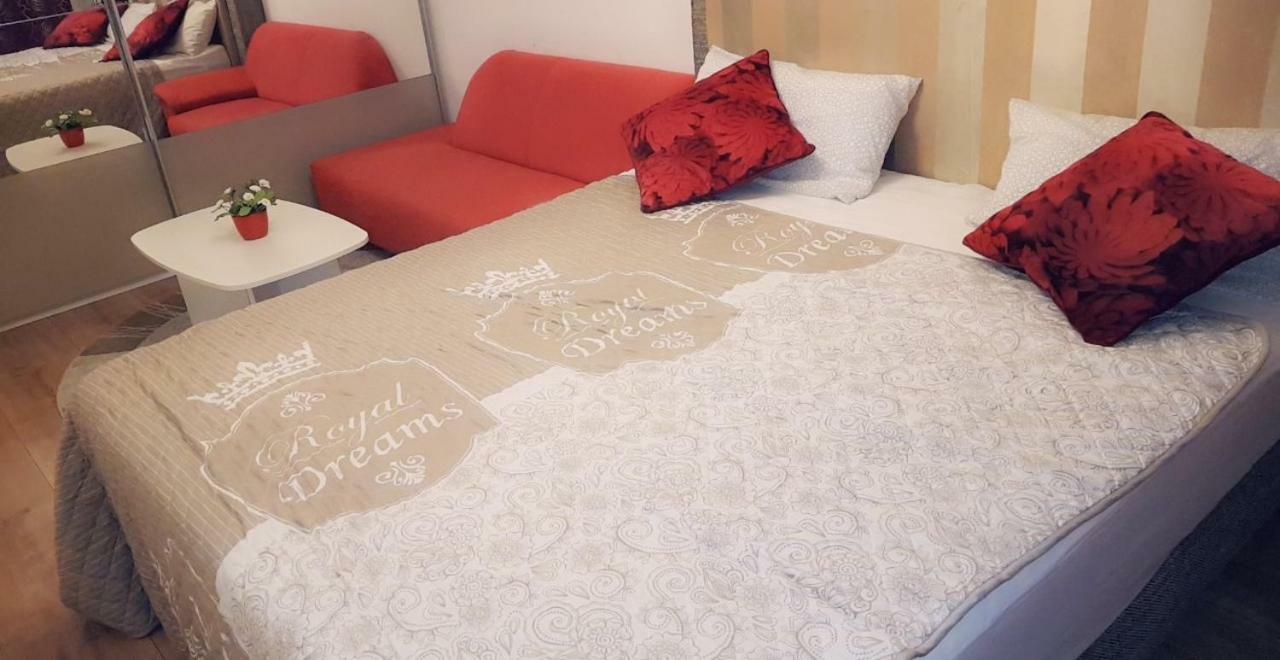 Sehr Schoene Drei Zimmer Deluex Wohnung In Зиндельфинген Экстерьер фото